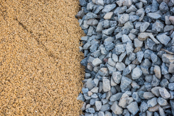 Песок и щебень
